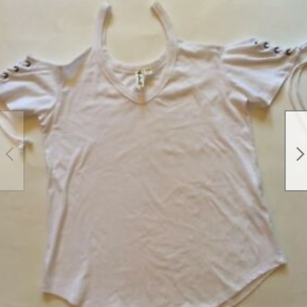 Others Follow White cold shoulder shirt size xs